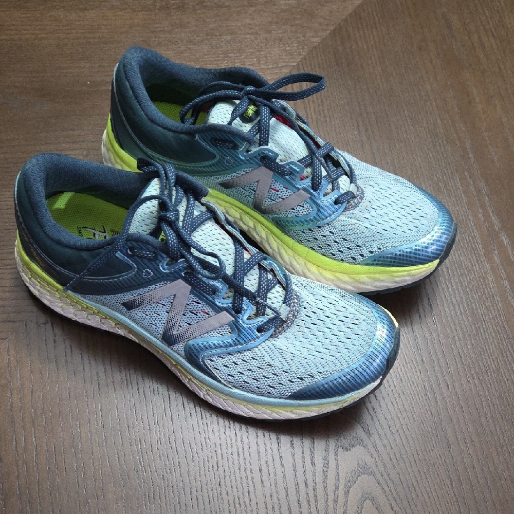 New Balance Light Blue & Neon Yellow Women's Running Sneakers Size 9.5